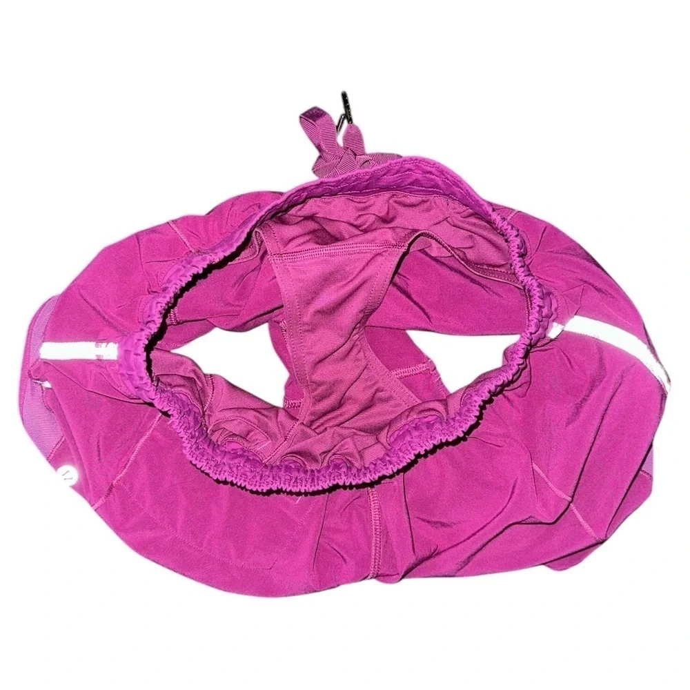 Lululemon Hotty Hot Low Rise lightweight Run Short Long 4” in Deep Fuchsia Sz 6